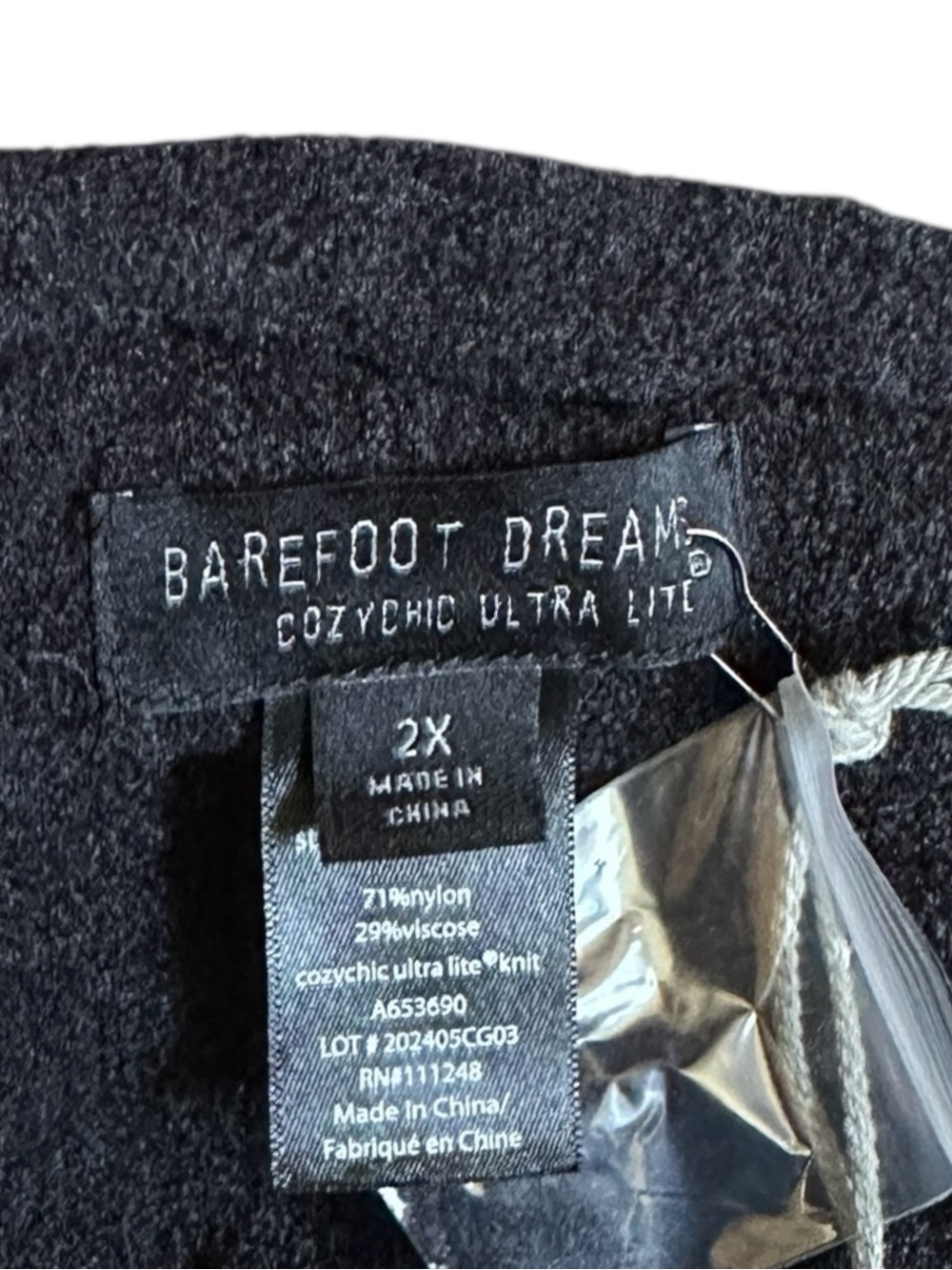 Barefoot Dreams CozyChic Ultra Lite Blanket Wrap Black 2X Plus NWT Pockets - Picture 12 of 14